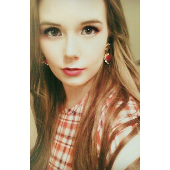 Meet your Posher, Elizabeth - Picture 2 of 4